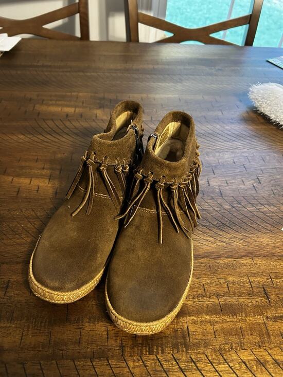 UGG Shoes - Ugg Australia Brown Tan Fringe Moccasin Shoes Booties Women 6M